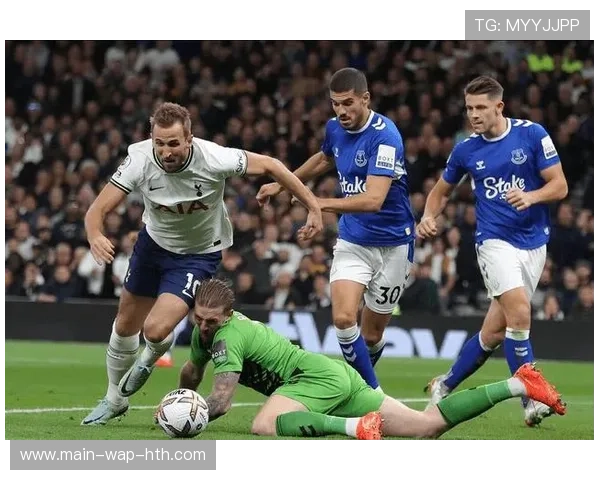 热刺3-0轻取斯拉维亚,库杜斯点射锁定胜局